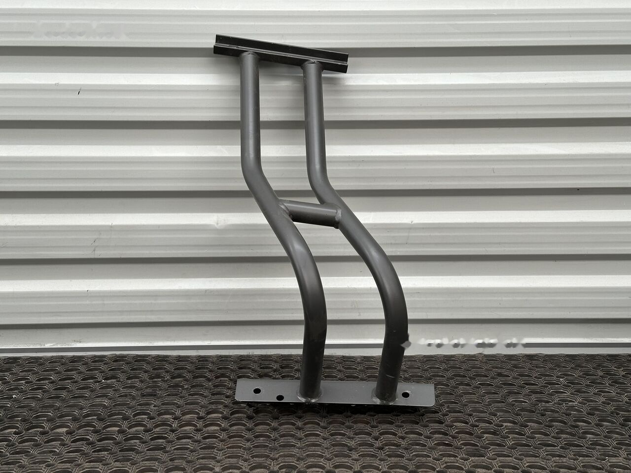 WSPORNIK STOPNIA / STEP SUPPORT IVECO EUROCARGO - Кабіна й інтер'єр в категорії Вантажівки: фото 1 WSPORNIK STOPNIA / STEP SUPPORT IVECO EUROCARGO - Кабіна й інтер'єр в категорії Вантажівки: фото 1