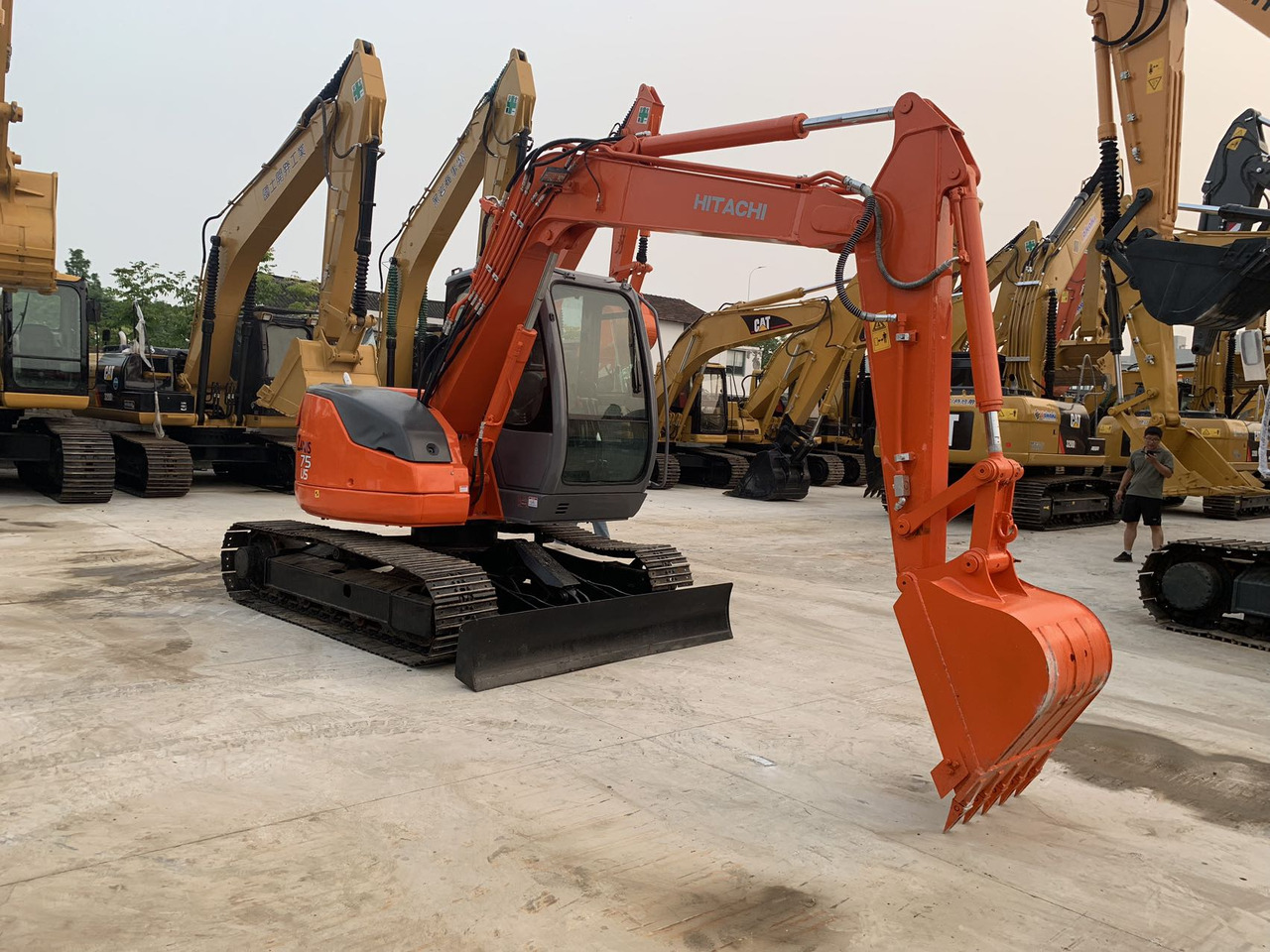 Hitachi Tracked Excavator ZX75 with Blade Dozer - Гусеничний екскаватор: фото 5 Hitachi Tracked Excavator ZX75 with Blade Dozer - Гусеничний екскаватор: фото 5