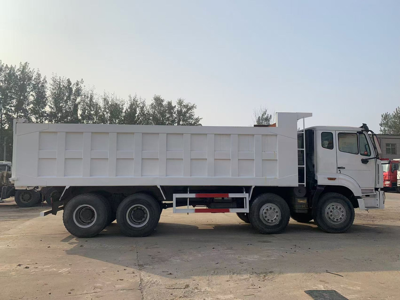 Howo 8x4 Tipper Truck Used Condition HOWO Dumper Truck Left Hand Drive - Самоскид вантажівка: фото 5 Howo 8x4 Tipper Truck Used Condition HOWO Dumper Truck Left Hand Drive - Самоскид вантажівка: фото 5