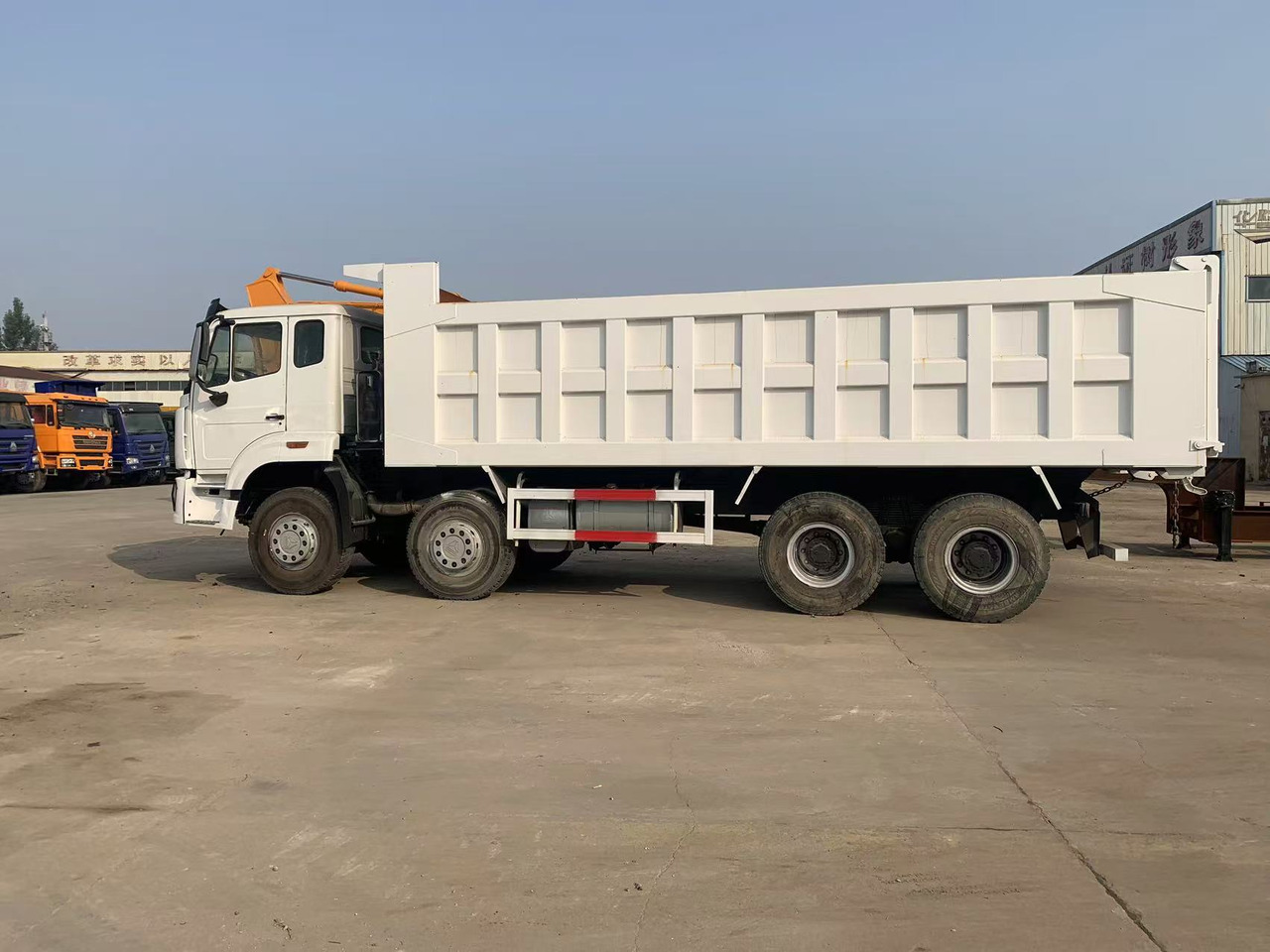 Howo 8x4 Tipper Truck Used Condition HOWO Dumper Truck Left Hand Drive - Самоскид вантажівка: фото 4 Howo 8x4 Tipper Truck Used Condition HOWO Dumper Truck Left Hand Drive - Самоскид вантажівка: фото 4