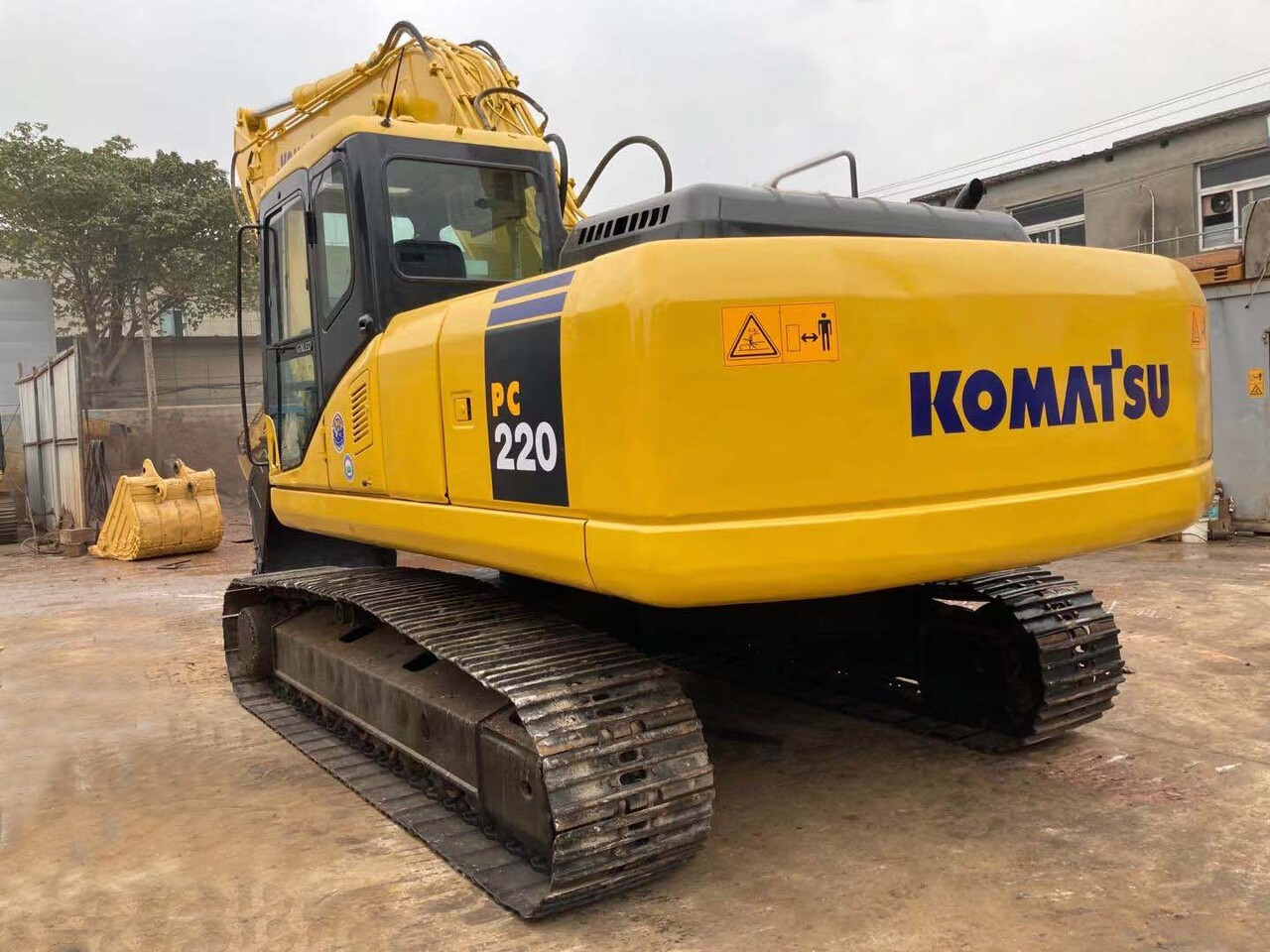 KOMATSU PC220 excavator cheap 22 ton used excavator Komatsu PC220 - Гусеничний екскаватор: фото 4 KOMATSU PC220 excavator cheap 22 ton used excavator Komatsu PC220 - Гусеничний екскаватор: фото 4