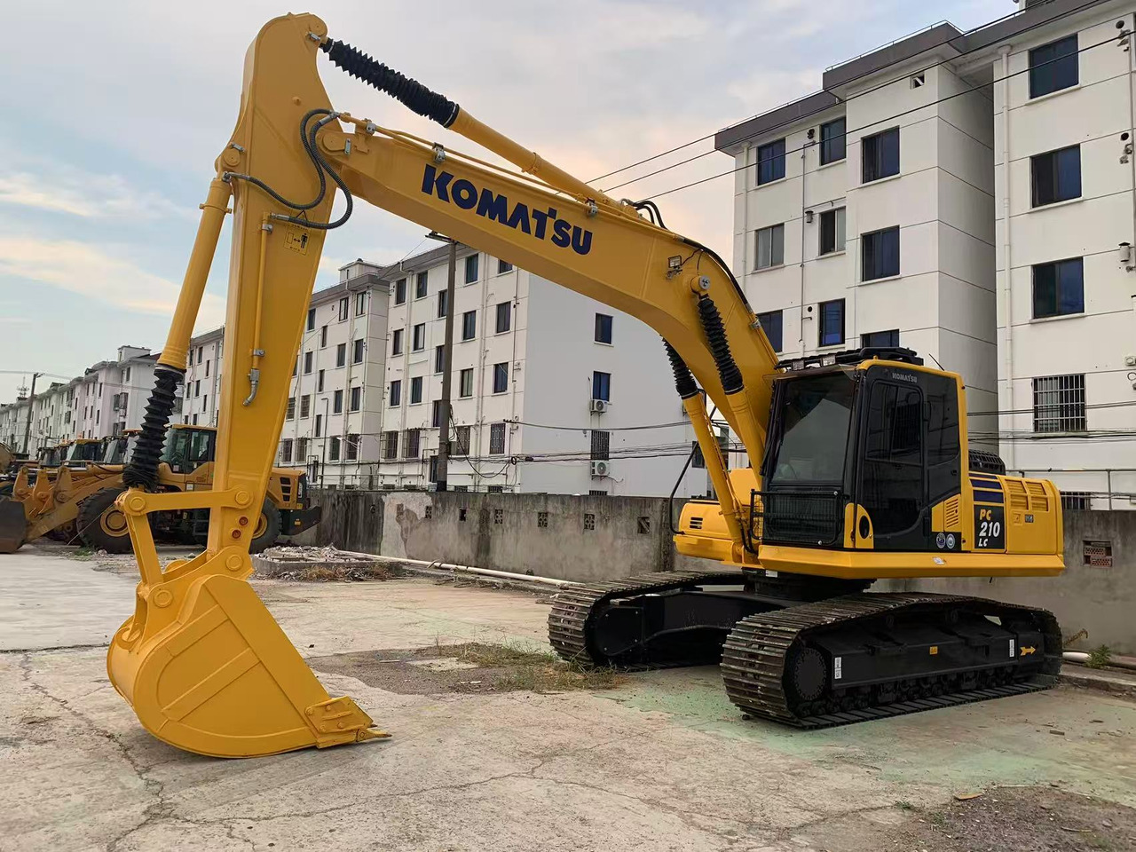 Komatsu Crawler Excavator PC210, PC200 Good Price Japan Excavator - Гусеничний екскаватор: фото 1 Komatsu Crawler Excavator PC210, PC200 Good Price Japan Excavator - Гусеничний екскаватор: фото 1