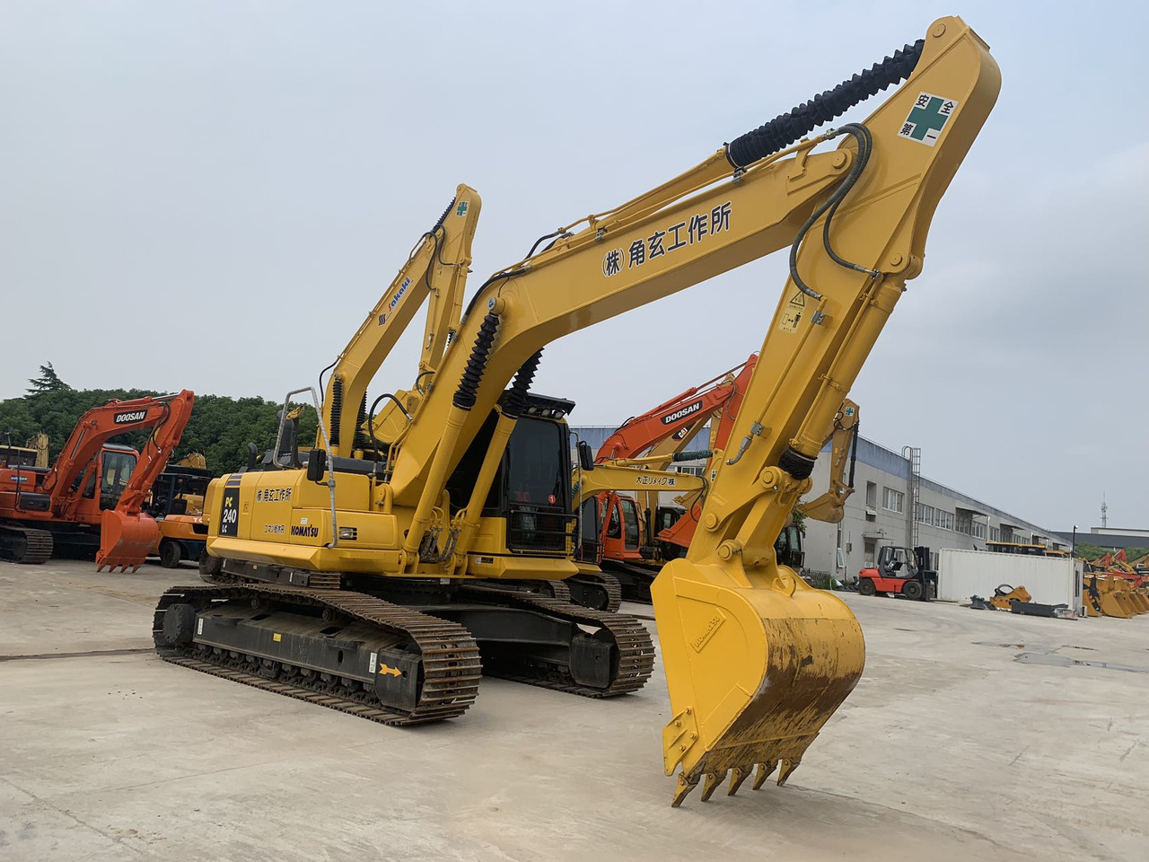 Komatsu PC240, PC220 Secondhand Excavator Good Price - Гусеничний екскаватор: фото 2 Komatsu PC240, PC220 Secondhand Excavator Good Price - Гусеничний екскаватор: фото 2