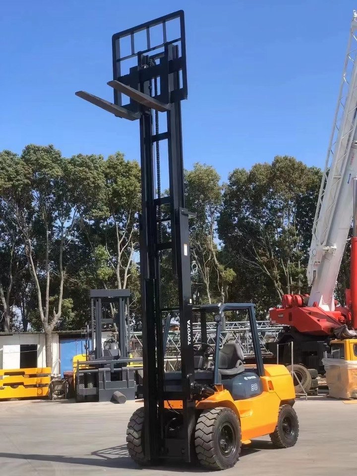 Toyota 5 ton Forklift Good Price FD50 with Side Shifter - Дизельний навантажувач: фото 2 Toyota 5 ton Forklift Good Price FD50 with Side Shifter - Дизельний навантажувач: фото 2