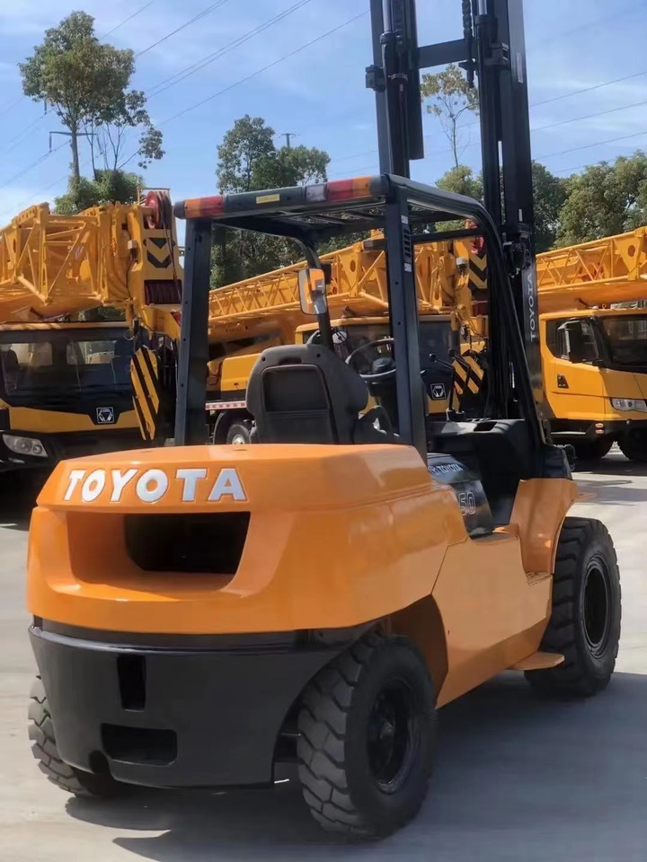 Toyota 5 ton Forklift Good Price FD50 with Side Shifter - Дизельний навантажувач: фото 5 Toyota 5 ton Forklift Good Price FD50 with Side Shifter - Дизельний навантажувач: фото 5
