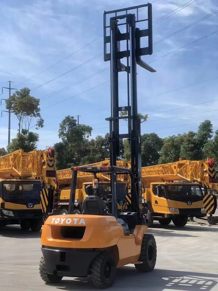 Toyota 5 ton Forklift Good Price FD50 with Side Shifter - Дизельний навантажувач: фото 1 Toyota 5 ton Forklift Good Price FD50 with Side Shifter - Дизельний навантажувач: фото 1