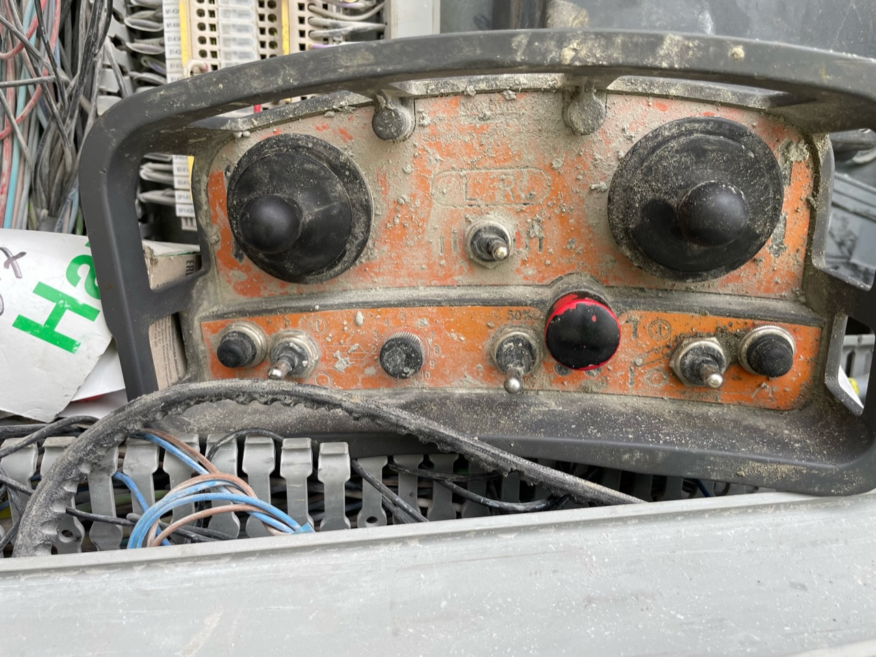 SANDVIK CM 1208 - Мобільна дробарка: фото 5 SANDVIK CM 1208 - Мобільна дробарка: фото 5