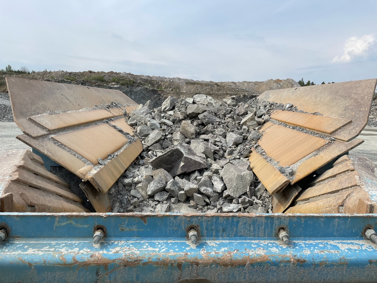 SANDVIK CM 1208 - Мобільна дробарка: фото 4 SANDVIK CM 1208 - Мобільна дробарка: фото 4