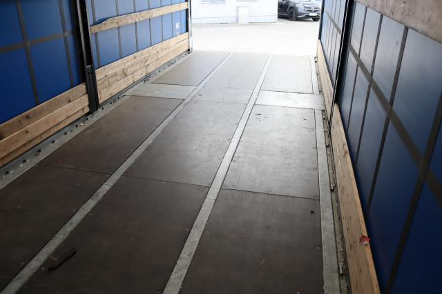 Mercedes-Benz Actros 1833 L nR в лізинг Mercedes-Benz Actros 1833 L nR: фото 8 Mercedes-Benz Actros 1833 L nR в лізинг Mercedes-Benz Actros 1833 L nR: фото 8