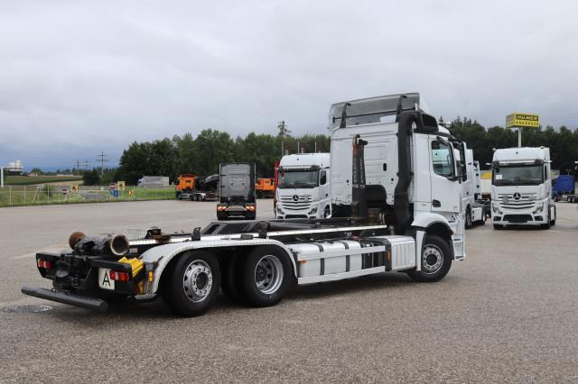 Mercedes-Benz Antos 2551 ENA - Гаковий мультиліфт вантажівка: фото 4 Mercedes-Benz Antos 2551 ENA - Гаковий мультиліфт вантажівка: фото 4