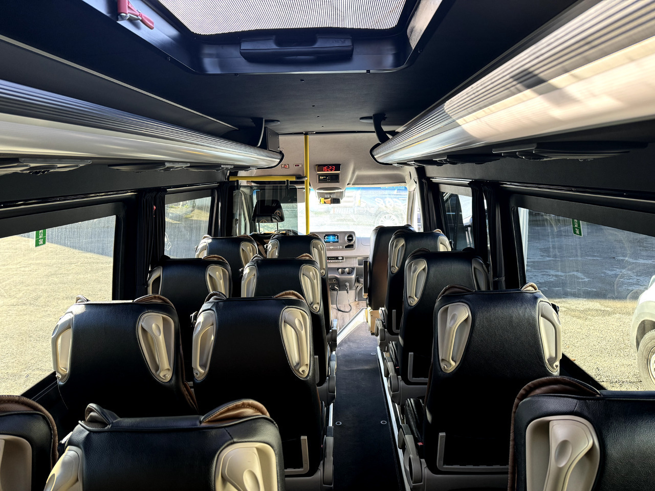 Mercedes-Benz Sprinter 517 - Мікроавтобус, Пасажирський фургон: фото 4 Mercedes-Benz Sprinter 517 - Мікроавтобус, Пасажирський фургон: фото 4