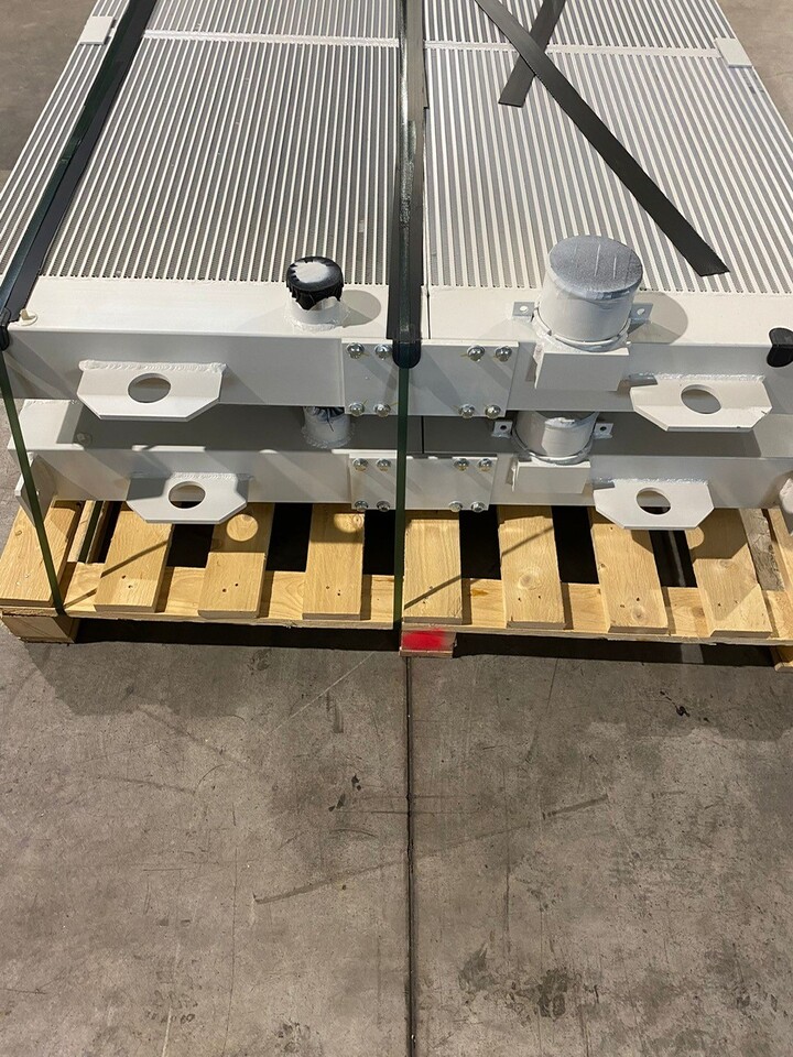 O&K Terex Water radiator RH120 Cat 6030 3672533 1459344 533-9472 - Радіатор в категорії Вантажівки: фото 2 O&K Terex Water radiator RH120 Cat 6030 3672533 1459344 533-9472 - Радіатор в категорії Вантажівки: фото 2