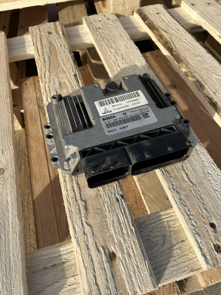 DEUTZ C3UI91 - Блок управління в категорії Екскаватори: фото 1 DEUTZ C3UI91 - Блок управління в категорії Екскаватори: фото 1