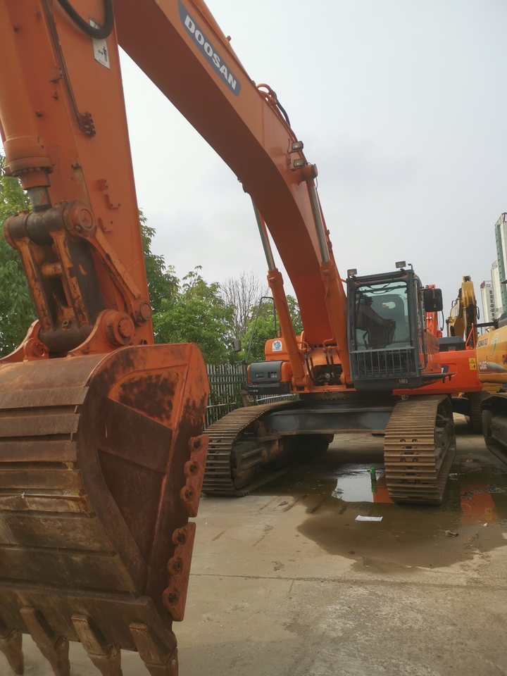 Doosan DX500LC - Гусеничний екскаватор: фото 1 Doosan DX500LC - Гусеничний екскаватор: фото 1