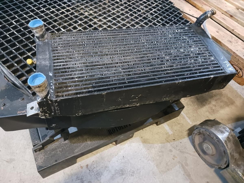 Liebherr A316 Li / A314 Li / R317 Li / R313 Li / A314 Li - Радіатор: фото 1 Liebherr A316 Li / A314 Li / R317 Li / R313 Li / A314 Li - Радіатор: фото 1