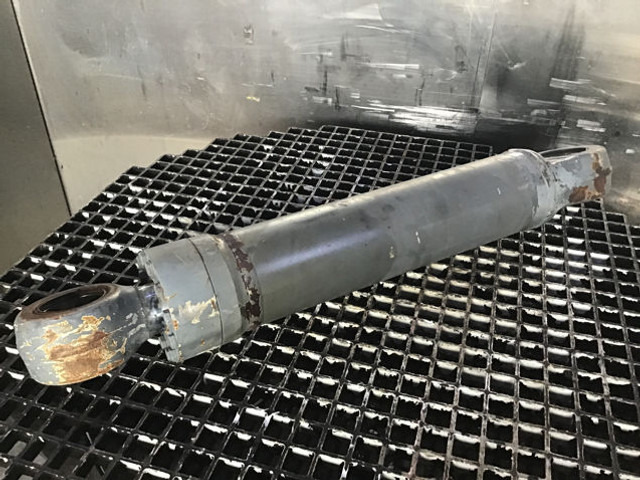 Liebherr A902 INDUSTRIAL / A902 Li / A904 INDUSTRIAL / A904C Li / A912 Li / A914 Li / A914B Li - Гідроциліндр: фото 1 Liebherr A902 INDUSTRIAL / A902 Li / A904 INDUSTRIAL / A904C Li / A912 Li / A914 Li / A914B Li - Гідроциліндр: фото 1