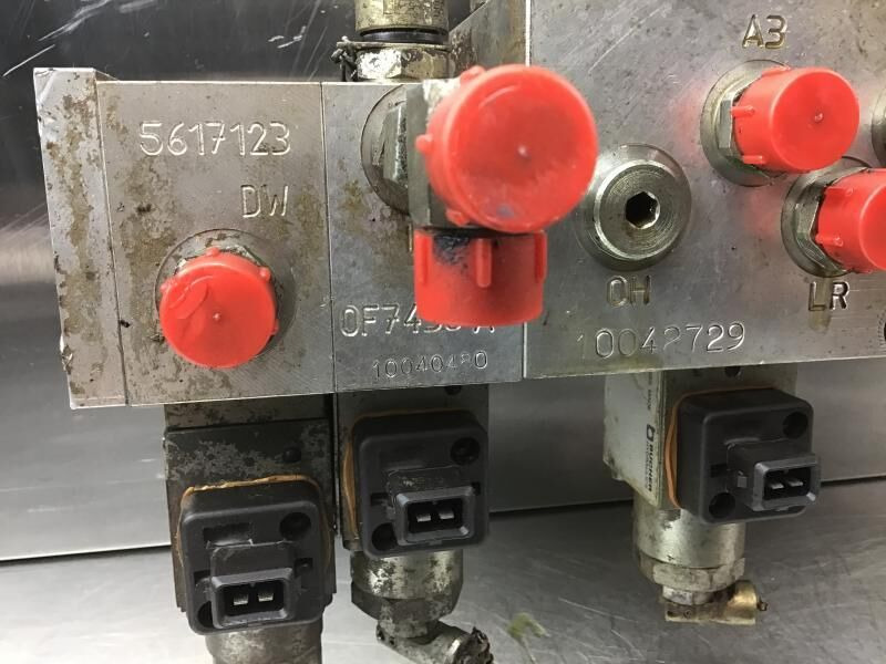 Liebherr A944C Li / A934C Li / R944C Li / R954C / A954C Li / R934C - Гідравліка: фото 3 Liebherr A944C Li / A934C Li / R944C Li / R954C / A954C Li / R934C - Гідравліка: фото 3