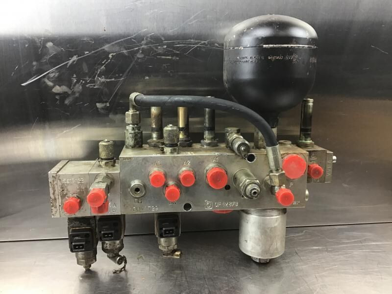 Liebherr A944C Li / A934C Li / R944C Li / R954C / A954C Li / R934C - Гідравліка: фото 2 Liebherr A944C Li / A934C Li / R944C Li / R954C / A954C Li / R934C - Гідравліка: фото 2