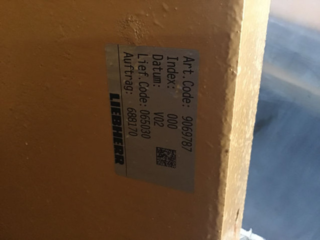 Liebherr Counterweight Left - Противага в категорії Будівельна техніка: фото 2 Liebherr Counterweight Left - Противага в категорії Будівельна техніка: фото 2