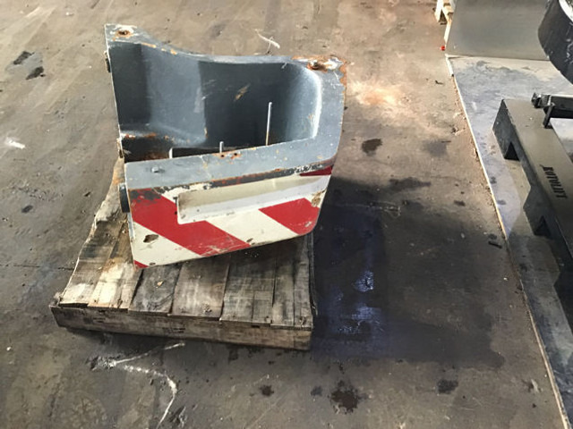 Liebherr Counterweight Right - Противага в категорії Сільськогосподарська техніка: фото 1 Liebherr Counterweight Right - Противага в категорії Сільськогосподарська техніка: фото 1