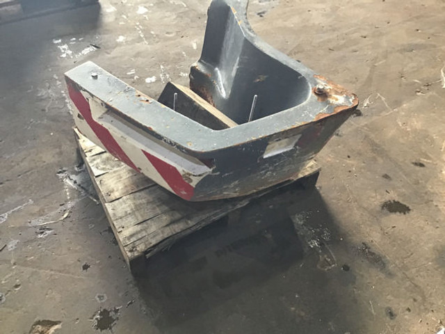 Liebherr Counterweight Right - Противага в категорії Сільськогосподарська техніка: фото 2 Liebherr Counterweight Right - Противага в категорії Сільськогосподарська техніка: фото 2