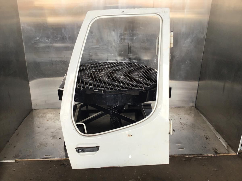 Liebherr Door Frame - Двері та запчастини: фото 1 Liebherr Door Frame - Двері та запчастини: фото 1