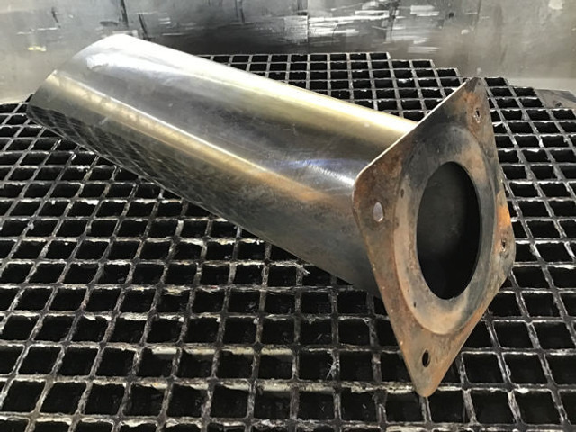 Liebherr Exhaust Pipe - Вихлопна труба: фото 1 Liebherr Exhaust Pipe - Вихлопна труба: фото 1