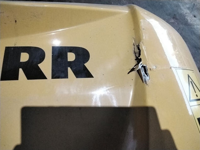 Liebherr L506 / L508 - Капот: фото 2 Liebherr L506 / L508 - Капот: фото 2