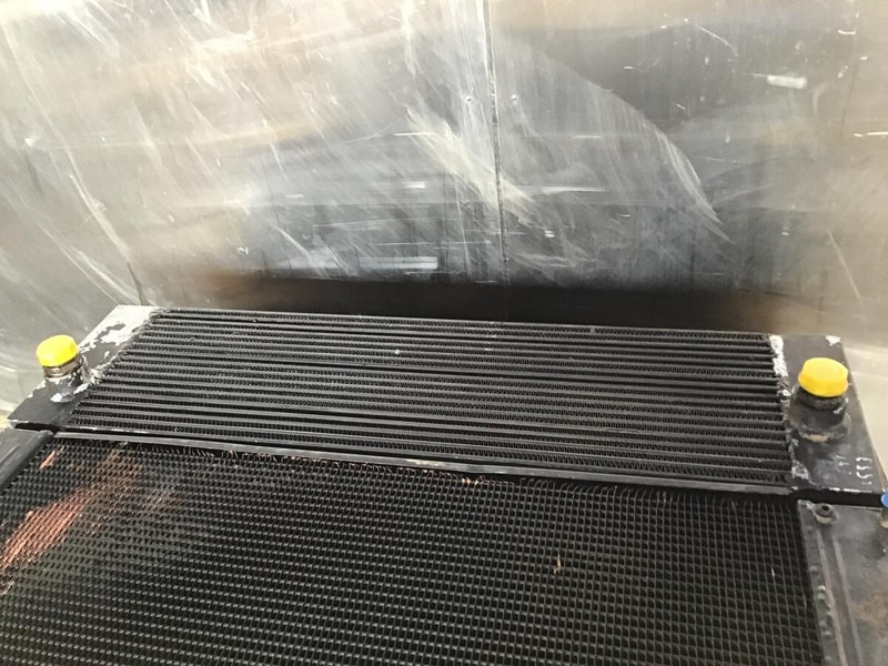 Liebherr Oil Cooler - Масляний радіатор: фото 2 Liebherr Oil Cooler - Масляний радіатор: фото 2