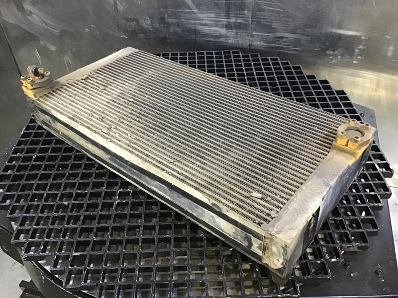 Liebherr Oil Cooler - Масляний радіатор: фото 1 Liebherr Oil Cooler - Масляний радіатор: фото 1