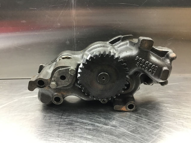 Liebherr Oil Pump - Масляний насос: фото 1 Liebherr Oil Pump - Масляний насос: фото 1