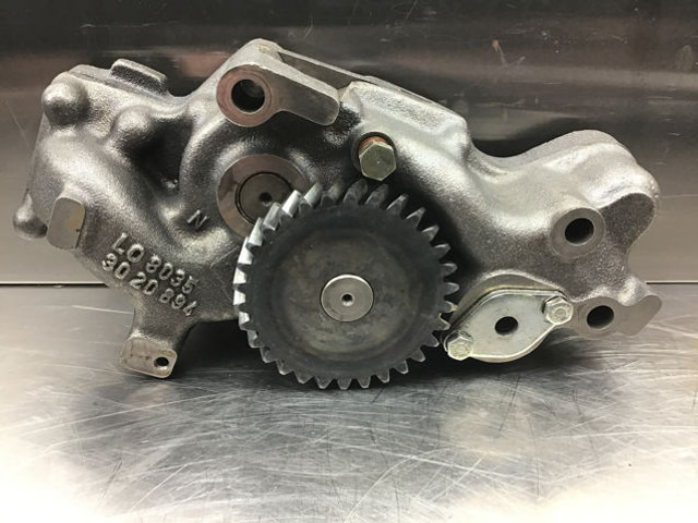 Liebherr Oil Pump - Масляний насос: фото 1 Liebherr Oil Pump - Масляний насос: фото 1
