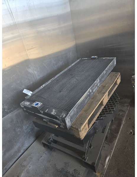 Liebherr Oilcooler - Масляний радіатор: фото 2 Liebherr Oilcooler - Масляний радіатор: фото 2