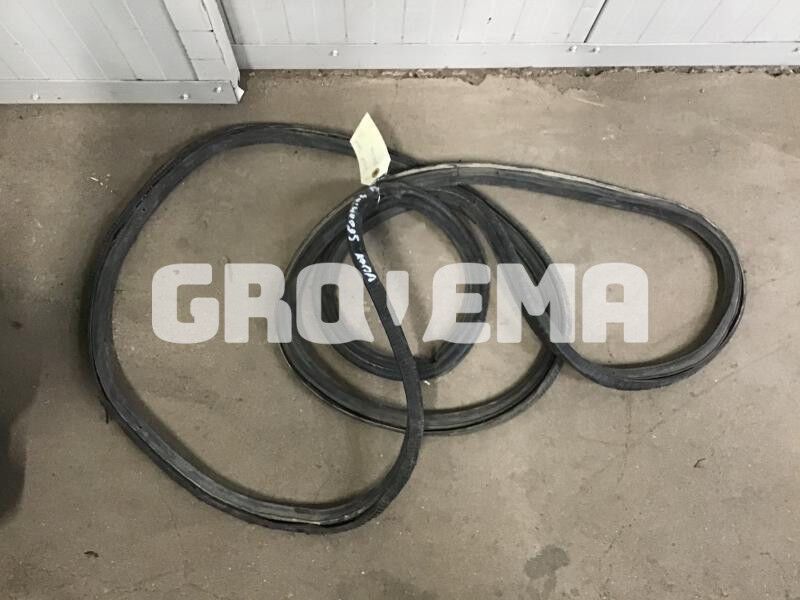 Liebherr R900 Li / R914HDSL / R914B / R912HDSL / R912 Li / R904 / R902 Li / R922 / A904 Li / A904 INDUSTRIAL / A902 Li / A900C Li / A900B - Кабіна й інтер'єр: фото 3 Liebherr R900 Li / R914HDSL / R914B / R912HDSL / R912 Li / R904 / R902 Li / R922 / A904 Li / A904 INDUSTRIAL / A902 Li / A900C Li / A900B - Кабіна й інтер'єр: фото 3