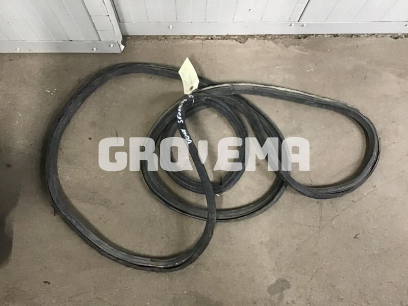 Liebherr R900 Li / R914HDSL / R914B / R912HDSL / R912 Li / R904 / R902 Li / R922 / A904 Li / A904 INDUSTRIAL / A902 Li / A900C Li / A900B - Кабіна й інтер'єр: фото 2 Liebherr R900 Li / R914HDSL / R914B / R912HDSL / R912 Li / R904 / R902 Li / R922 / A904 Li / A904 INDUSTRIAL / A902 Li / A900C Li / A900B - Кабіна й інтер'єр: фото 2