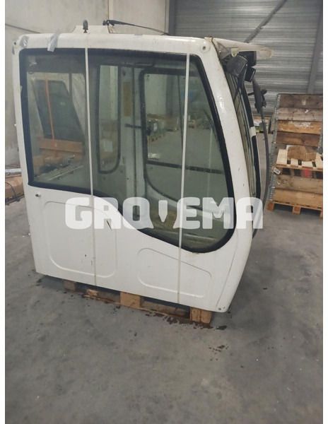 Liebherr R914B / R904 / A904 Li / A924B Li / A924 li / A914 Li / A934 Li / A934B Li / A944B Li / A914B Li / R914 / R924 / R924 B / R934 - Кабіна й інтер'єр: фото 1 Liebherr R914B / R904 / A904 Li / A924B Li / A924 li / A914 Li / A934 Li / A934B Li / A944B Li / A914B Li / R914 / R924 / R924 B / R934 - Кабіна й інтер'єр: фото 1