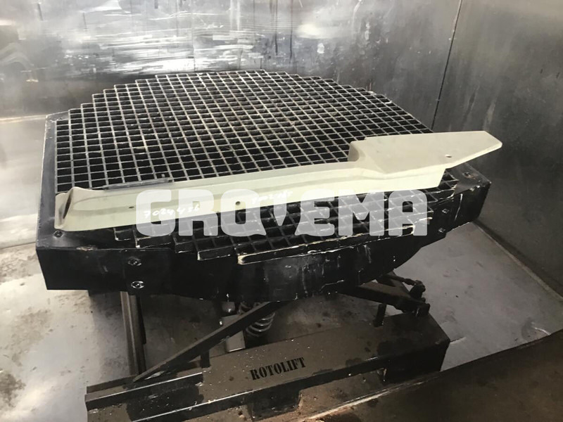 Liebherr R914STD / R914HDSL / R914B / R914 EW / R904 / R924 B / R934 / R934B / R954B / R964B / R974B / R974 - Впускна труба: фото 1 Liebherr R914STD / R914HDSL / R914B / R914 EW / R904 / R924 B / R934 / R934B / R954B / R964B / R974B / R974 - Впускна труба: фото 1