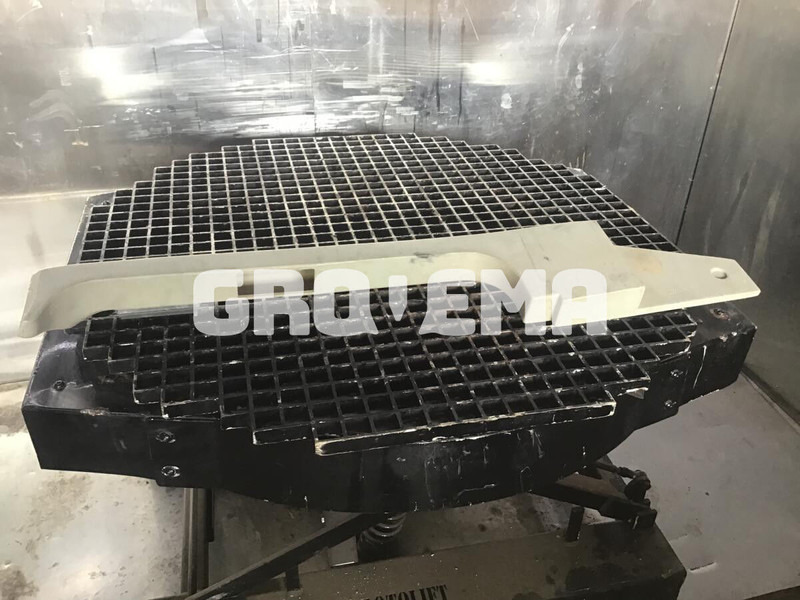 Liebherr R914STD / R914HDSL / R914B / R914 EW / R904 / R924 B / R934 / R934B / R954B / R964B / R974B / R974 - Впускна труба: фото 3 Liebherr R914STD / R914HDSL / R914B / R914 EW / R904 / R924 B / R934 / R934B / R954B / R964B / R974B / R974 - Впускна труба: фото 3