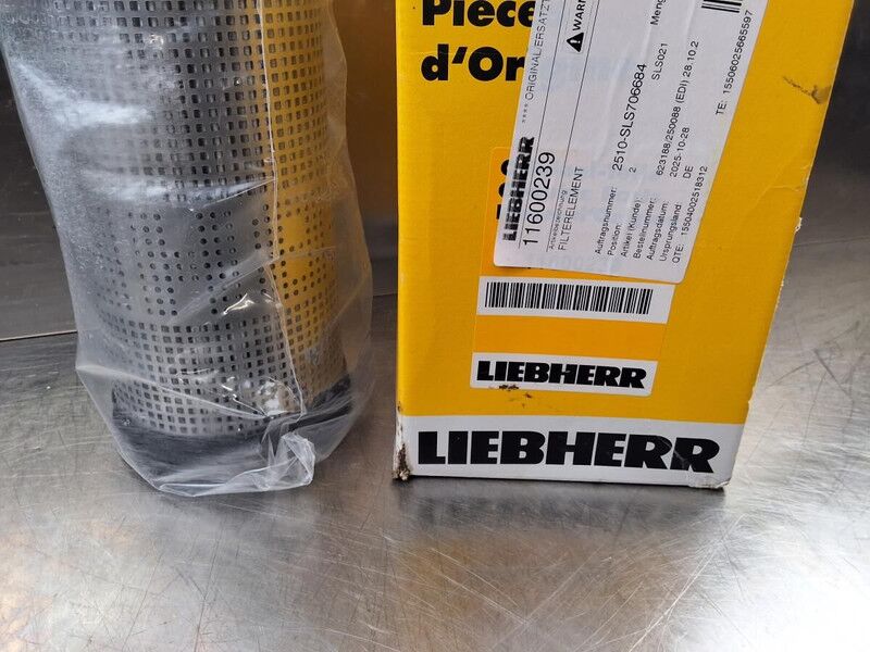 Liebherr R922 / R924 / R922 LC / R914 COMPACT / R920 LC / R920 NLC / R918 XLC / R918 LC / R918 NLC / R924 LC - Повітряний фільтр: фото 2 Liebherr R922 / R924 / R922 LC / R914 COMPACT / R920 LC / R920 NLC / R918 XLC / R918 LC / R918 NLC / R924 LC - Повітряний фільтр: фото 2