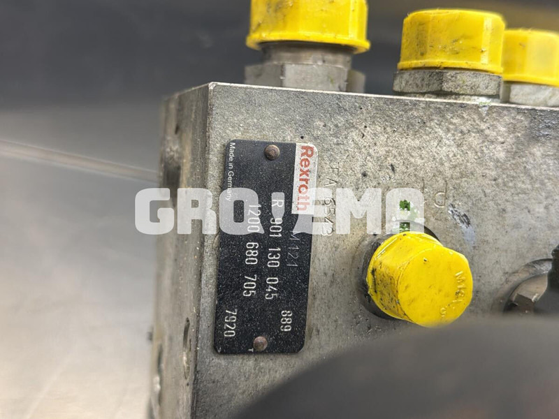 Liebherr R926 COMP / R926 K-LC / R926 LC / R926 CL / R926 NLC / R926 SLC / R926 WLC / R906 WLC - Гідравліка: фото 3 Liebherr R926 COMP / R926 K-LC / R926 LC / R926 CL / R926 NLC / R926 SLC / R926 WLC / R906 WLC - Гідравліка: фото 3