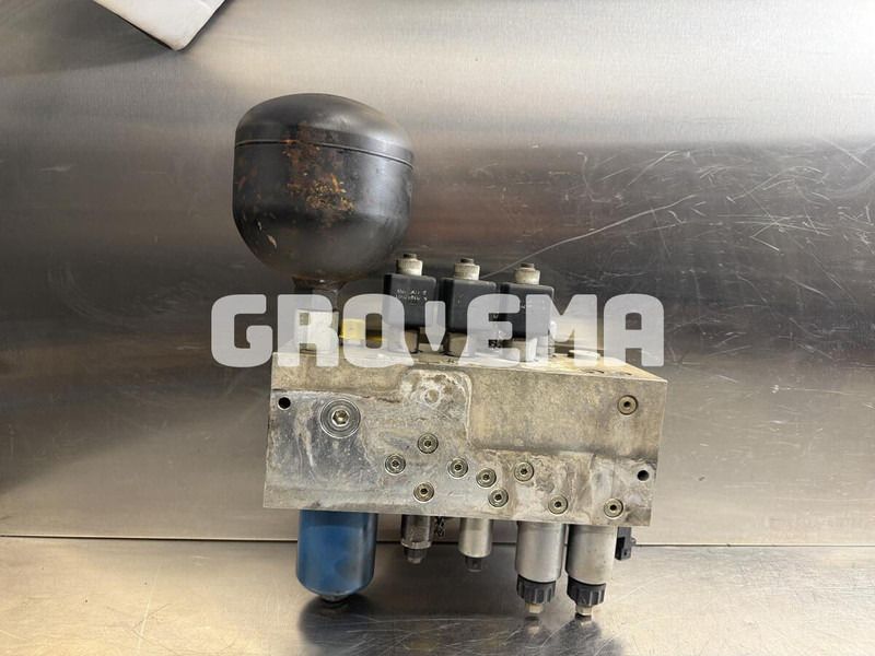 Liebherr R926 COMP / R926 K-LC / R926 LC / R926 CL / R926 NLC / R926 SLC / R926 WLC / R906 WLC - Гідравліка: фото 2 Liebherr R926 COMP / R926 K-LC / R926 LC / R926 CL / R926 NLC / R926 SLC / R926 WLC / R906 WLC - Гідравліка: фото 2