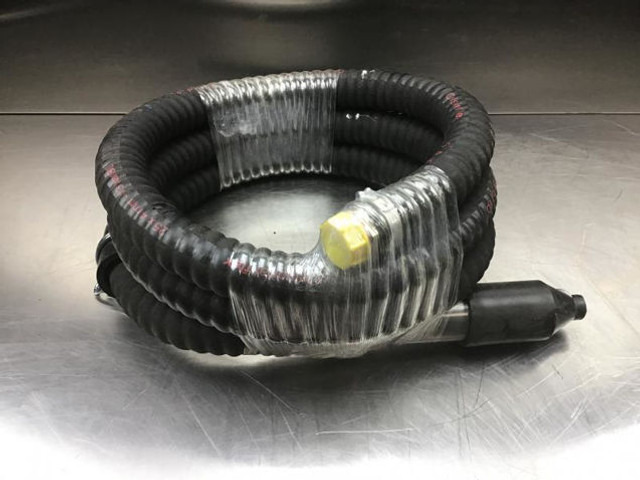 Liebherr Refuelling Hose - Впускна труба: фото 1 Liebherr Refuelling Hose - Впускна труба: фото 1