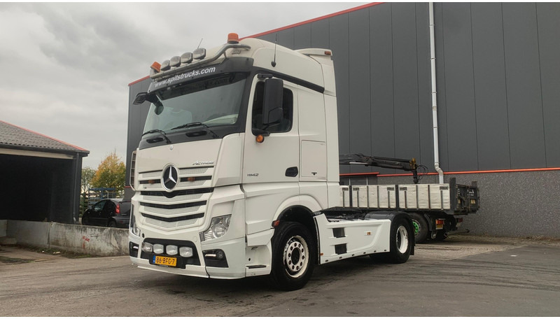 Mercedes-Benz Actros 1942 Dakspoiler + Koelkast - Тягач: фото 1 Mercedes-Benz Actros 1942 Dakspoiler + Koelkast - Тягач: фото 1