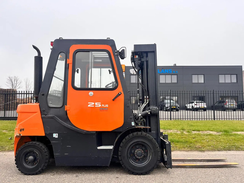 Doosan D25G PLUS - Навантажувач вилковий: фото 1 Doosan D25G PLUS - Навантажувач вилковий: фото 1