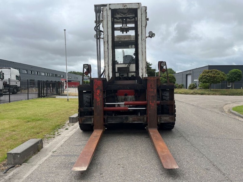 Svetruck 25 120 45 - Дизельний навантажувач: фото 4 Svetruck 25 120 45 - Дизельний навантажувач: фото 4