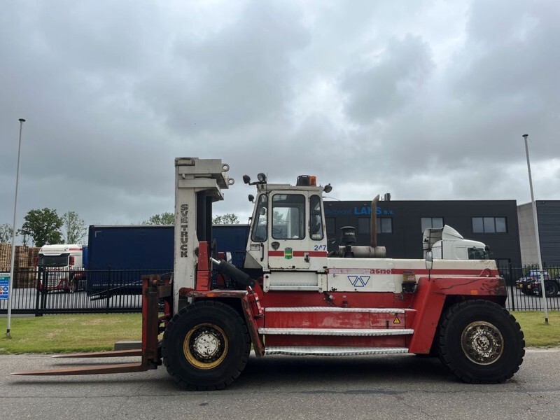 Svetruck 25 120 45 - Дизельний навантажувач: фото 2 Svetruck 25 120 45 - Дизельний навантажувач: фото 2
