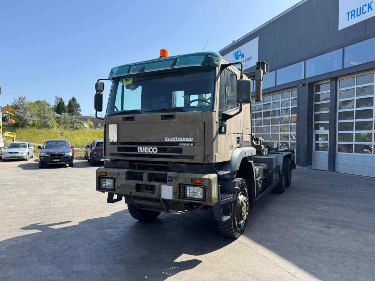 IVECO 260E44W 6x6 Hiab 26T - Гаковий мультиліфт вантажівка: фото 1 IVECO 260E44W 6x6 Hiab 26T - Гаковий мультиліфт вантажівка: фото 1