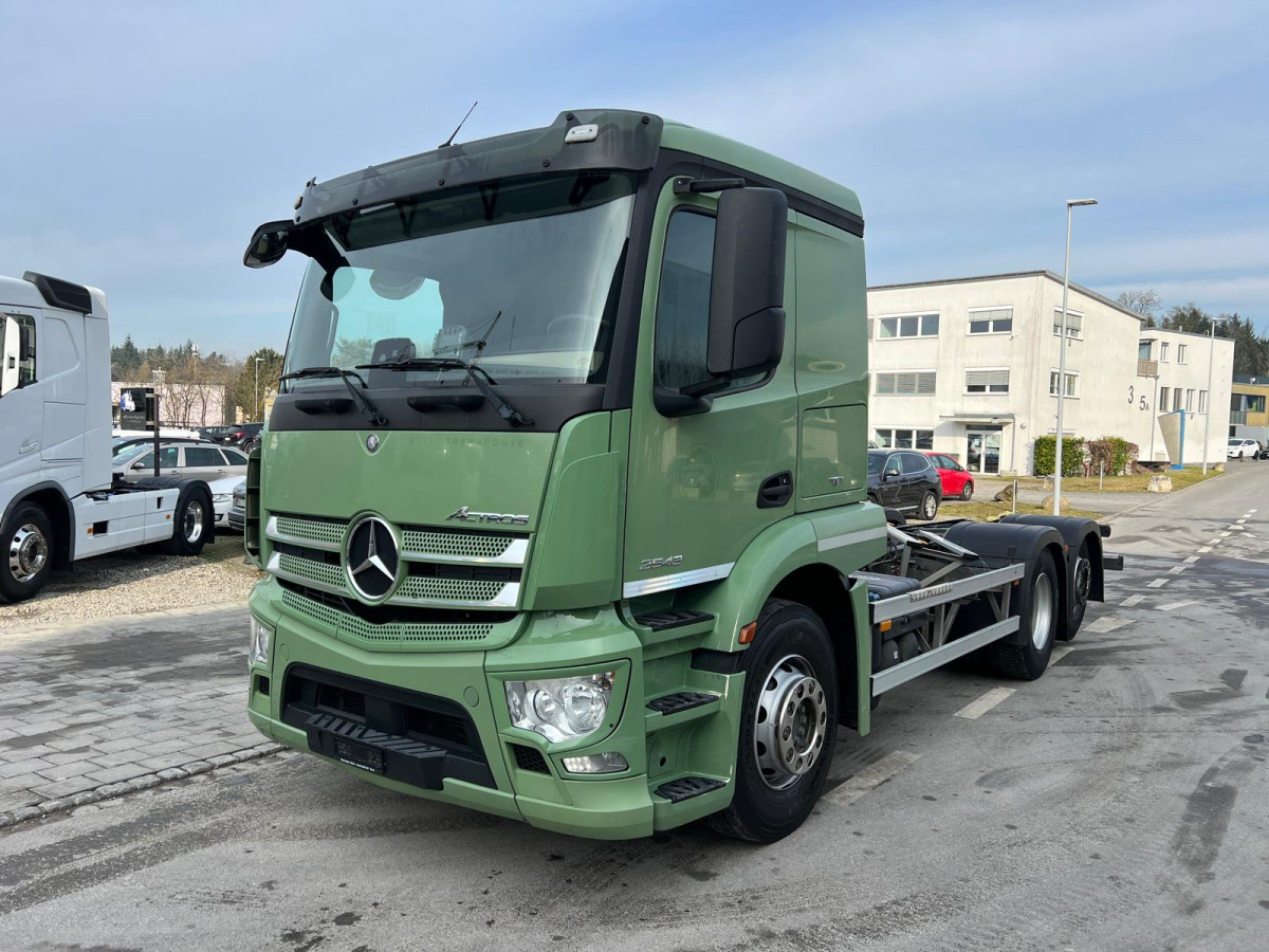 MERCEDES Actros 2543 6x2 - Вантажівка шасі: фото 1 MERCEDES Actros 2543 6x2 - Вантажівка шасі: фото 1