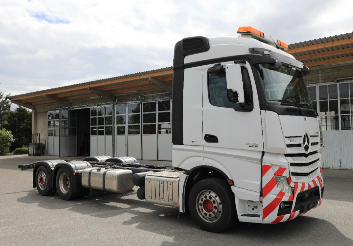 MERCEDES Actros 2548 6x2 - Вантажівка шасі: фото 3 MERCEDES Actros 2548 6x2 - Вантажівка шасі: фото 3