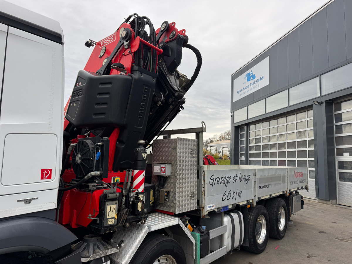 Вантажівка з маніпулятором MERCEDES Arocs 3251 8x4 Fassi 660 6-6: фото 10 Вантажівка з маніпулятором MERCEDES Arocs 3251 8x4 Fassi 660 6-6: фото 10